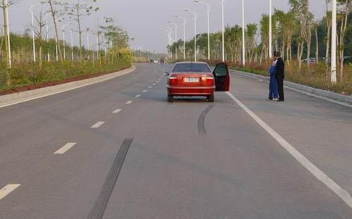 汽车跑偏多少合理