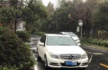 小区内汽车限高多少