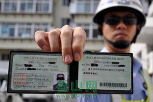 汽车年检到期罚款多少