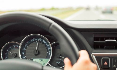 车速多少可以掌控汽车