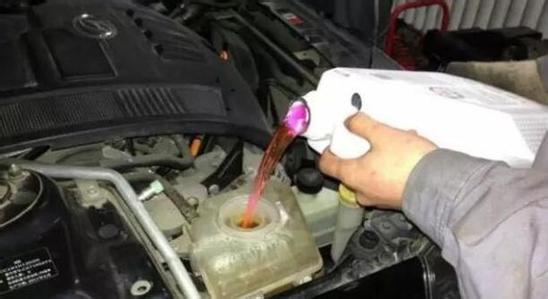 汽车水箱最低多少水