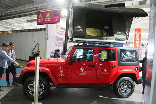 jeep牧马人红色,jeep牧马人红色四门