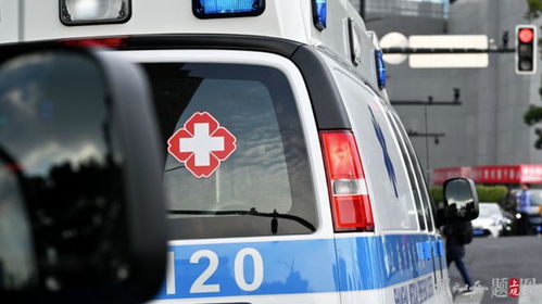 紧急时刻的救生之宝，男子遭遇车窗被砸，AED被拿走救人
