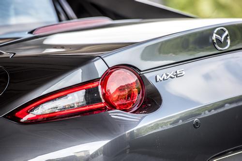 正常汽车多少米长宽