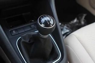 汽车转速多少可以换档