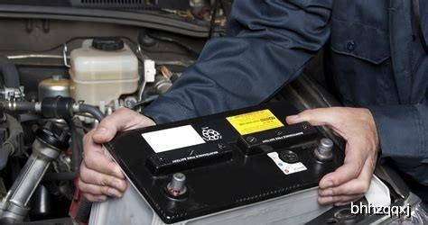 汽车电池低于多少电压