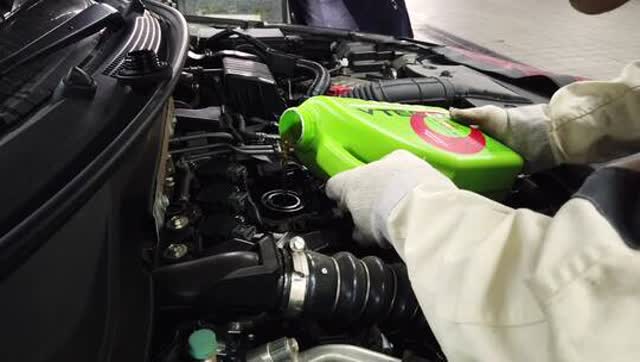 汽车加机油多少容量 汽车加机油多少容量