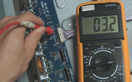 汽车acc电压多少正常