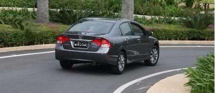 汽车过弯减速多少合适