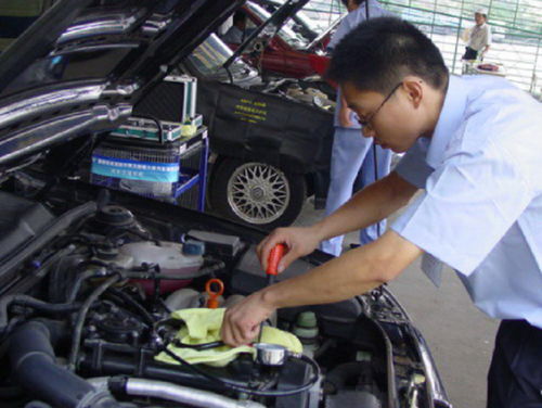 汽车机壳破损修理多少