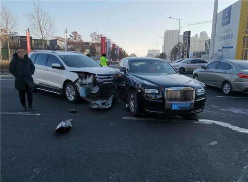 汽车撞房子索赔多少