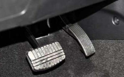 汽车空挡油门是多少 汽车空挡油门是多少