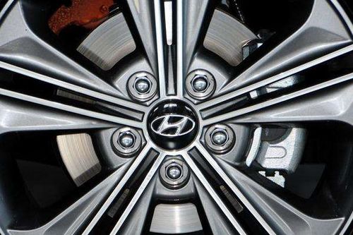 汽车本身重量是多少 汽车本身重量是多少