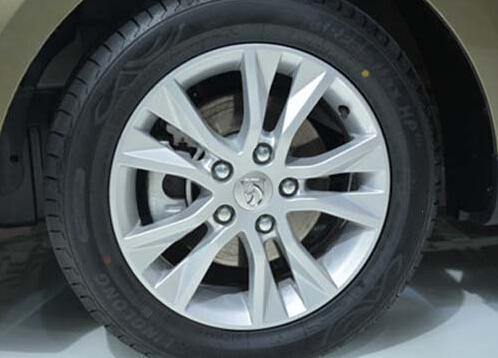 汽车后轮打多少bar