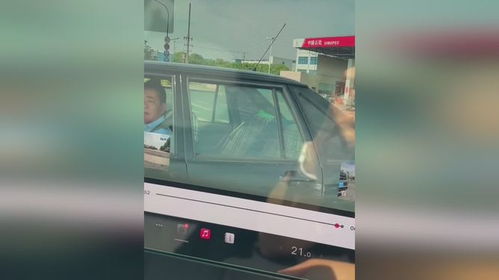 汽车左转应该多少速度