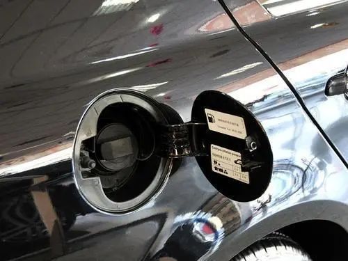 汽车油箱电量多少正常