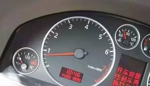 汽车低速行驶转速多少