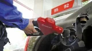 汽车出厂加注多少汽油