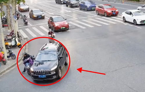 汽车右转弯打多少