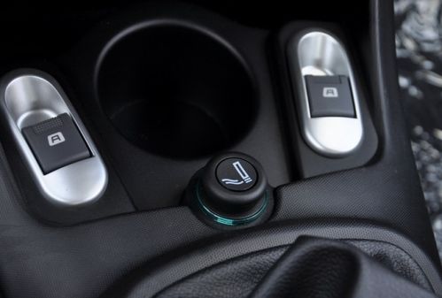 小汽车usb多少伏