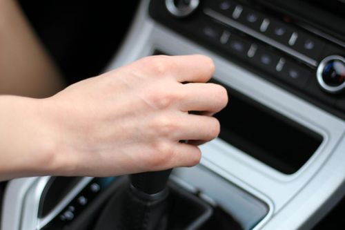 汽车挂挡需要多少力气