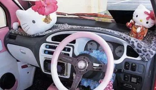 汽车后窗放多少玩偶