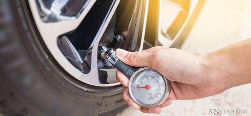 汽车220胎压多少