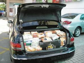 汽车容纳箱子多少升