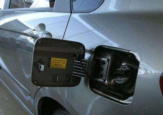 汽车油箱预留多少空间