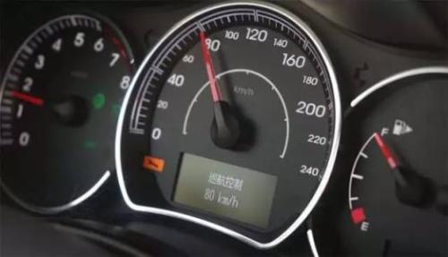 汽车发动着耗油多少