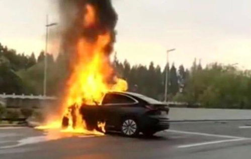 汽车起火需要多少油