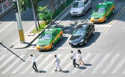 汽车停在路边被罚多少