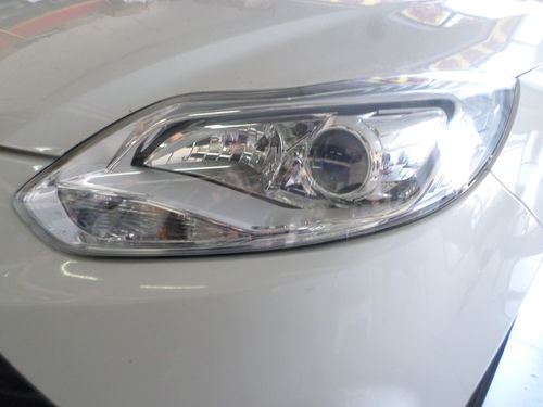 汽车大灯最亮多少v 汽车大灯最亮多少v