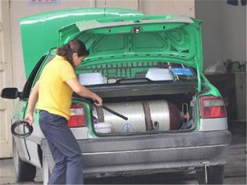 汽车加燃气费用多少