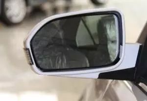 汽车有多少块镜子