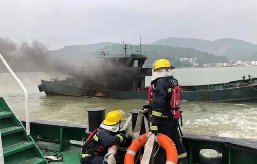 满载汽车货轮多少吨