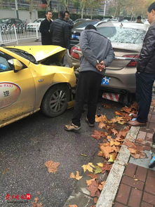 汽车撞轿车赔多少