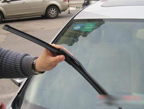 汽车雨刷多少伏