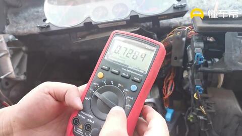 汽车正极电压降多少 汽车正极电压降多少