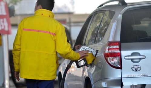 汽车剩下多少要加油