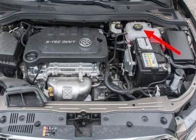 汽车水箱水多少加