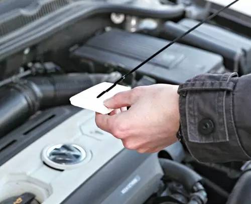 汽车机油多少为缺