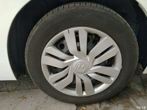 汽车扎胎多少没气