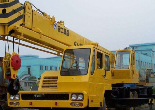 汽车吊臂多少吨