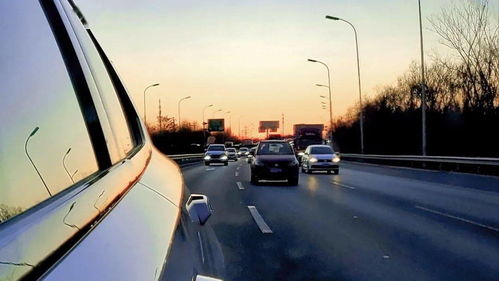 汽车年审迟了罚款多少