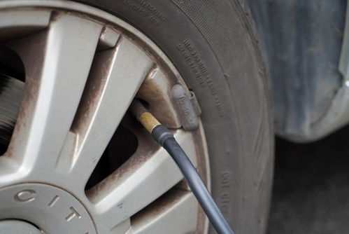 汽车冲气冲多少气压