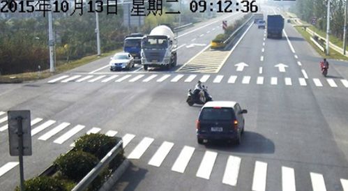 汽车停在路肩罚款多少