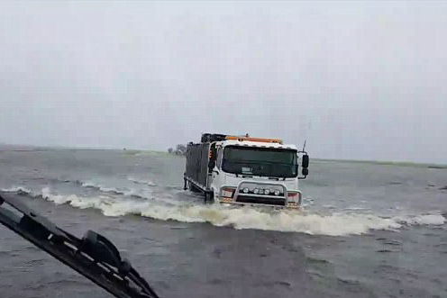 北方降雨多少汽车被淹