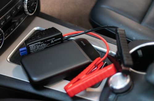 汽车车充电压多少