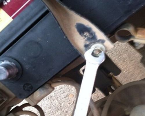 汽车油电压多少正常